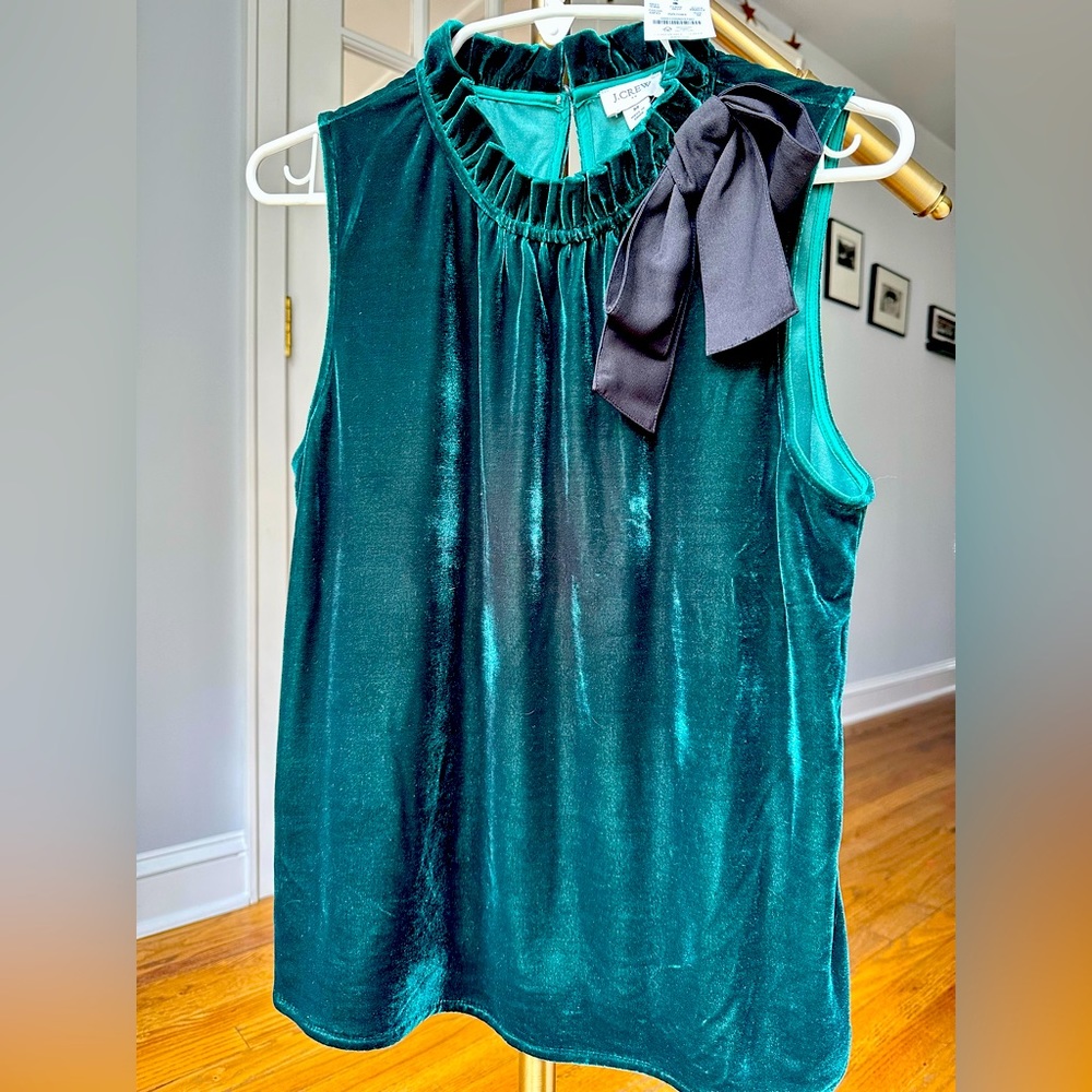 J CREW Festive green velvet sleeveless top with bow.